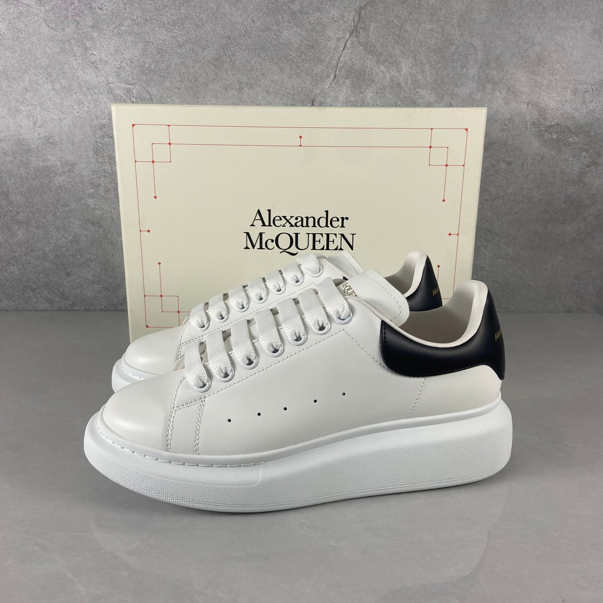 Alexander McQueen Alb Negru - prezentare produs