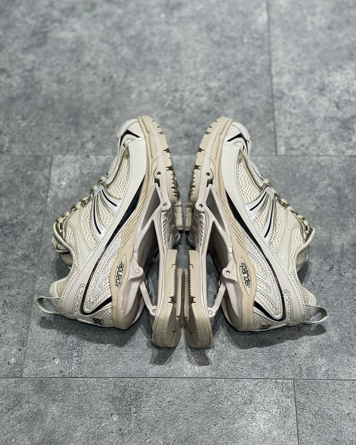 Balenciaga X Pander Crem Pantofi sport - prezentare produs