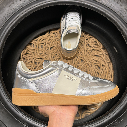 Valentino Upvillage Argintiu - prezentare produs