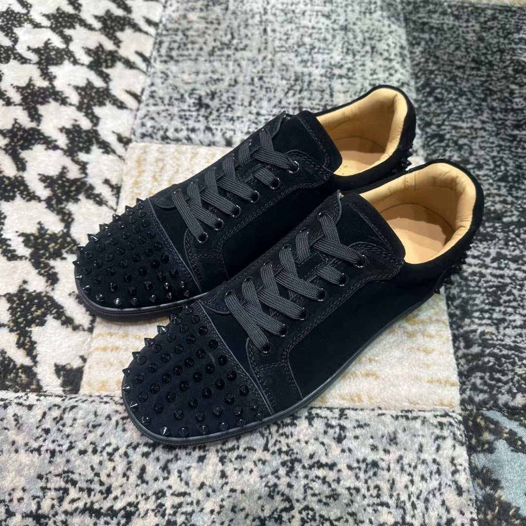 Christian Louboutin Negru Velvet Low Spikes - prezentare produs