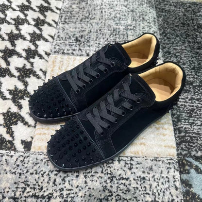 Christian Louboutin Negru Velvet Low Spikes - prezentare produs