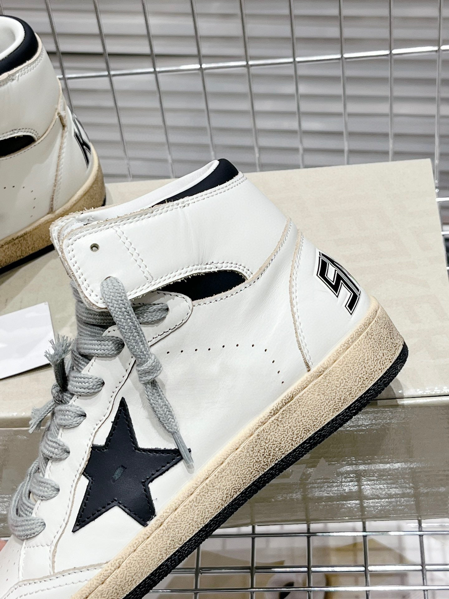 Golden Goose Deluxe High G19 - prezentare produs