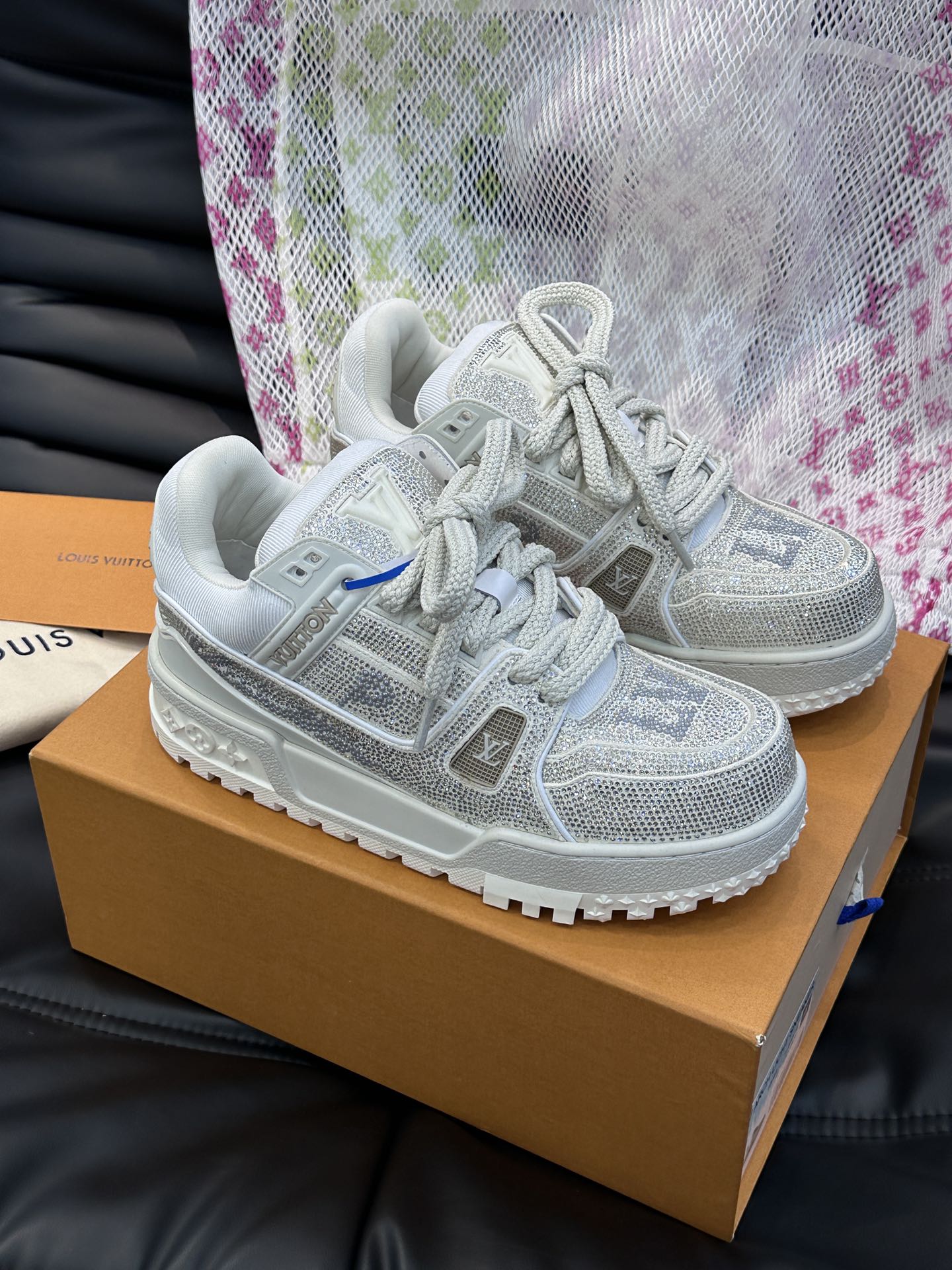 Louis Vuitton LV Pantofi sport Maxi Gri Stones - prezentare produs