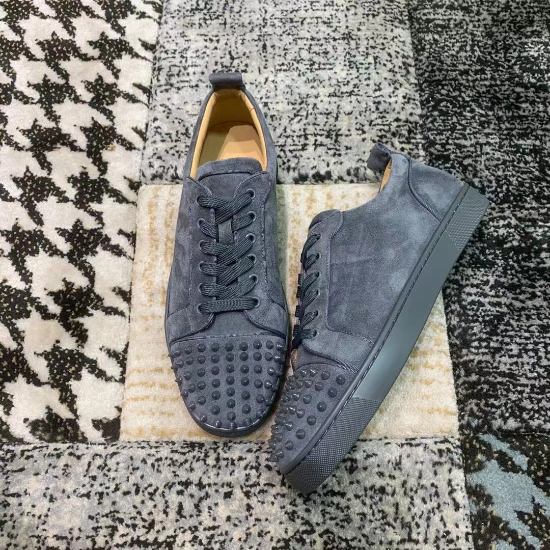 Christian Louboutin Gri Velvet Spikes Low - prezentare produs
