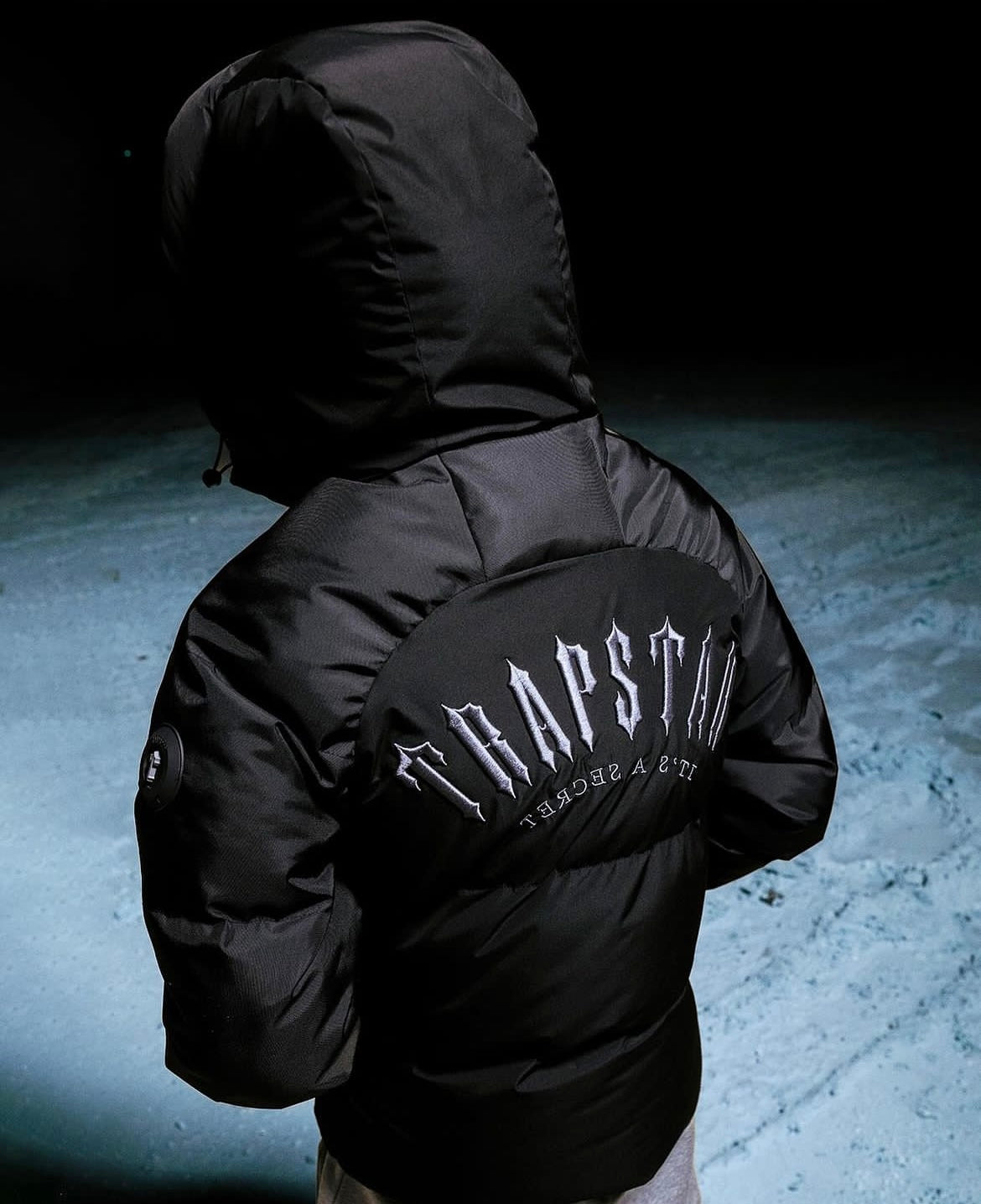 Trapstar Geacă Decoded Arch Puffer Negru New Colecție - prezentare produs