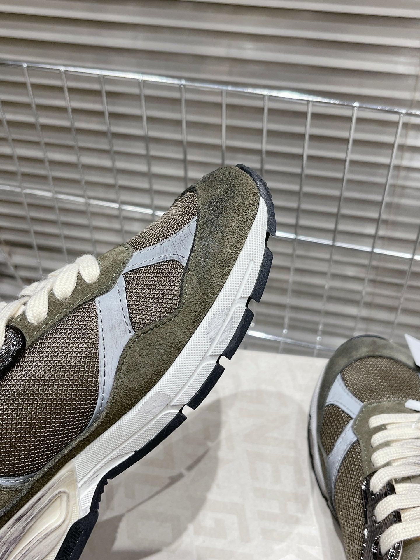 Golden Goose Deluxe G67 Pantofi sport - prezentare produs