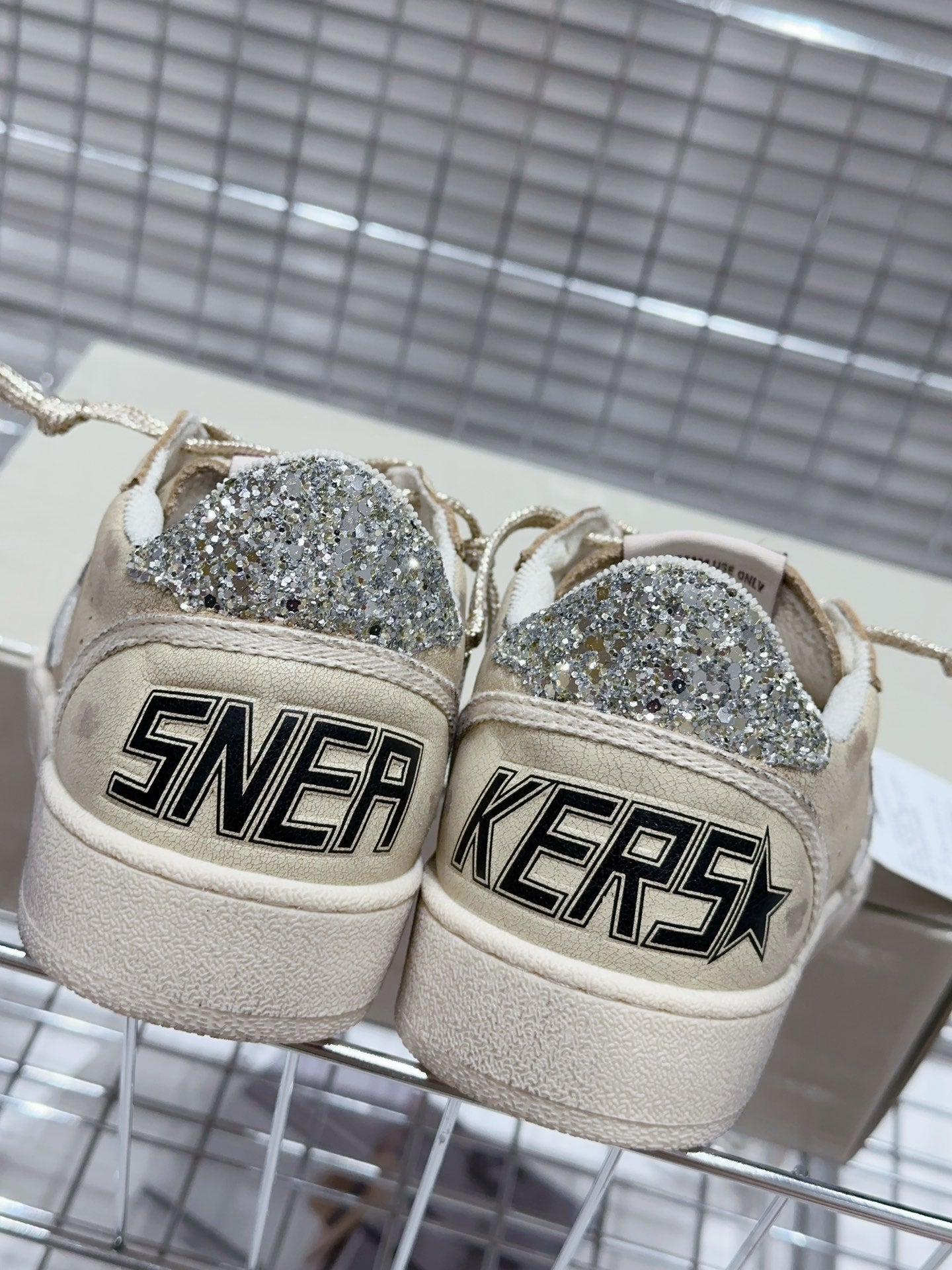 Golden Goose Deluxe G57 Pantofi sport - prezentare produs