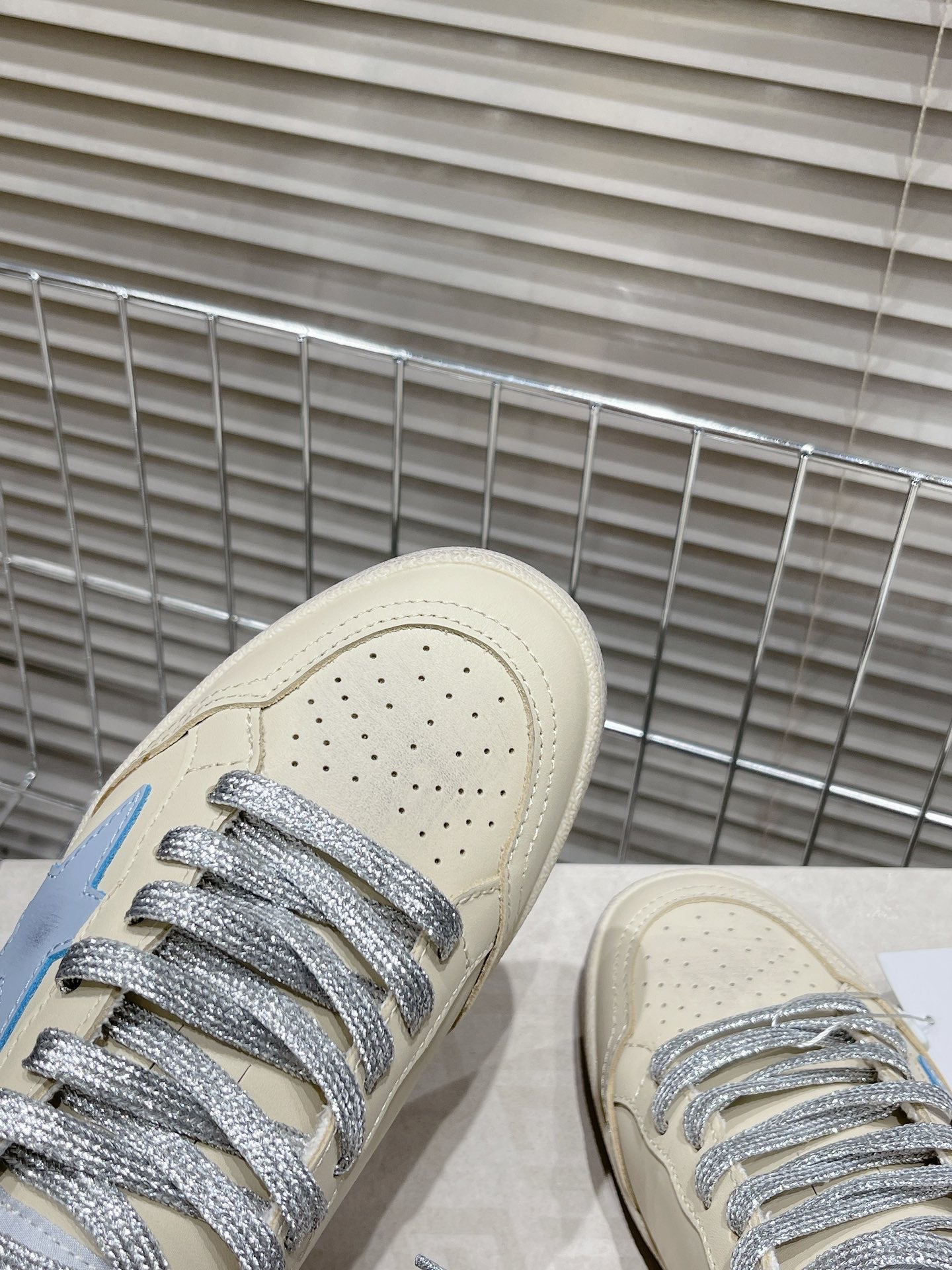 Golden Goose Deluxe G68 Pantofi sport - prezentare produs