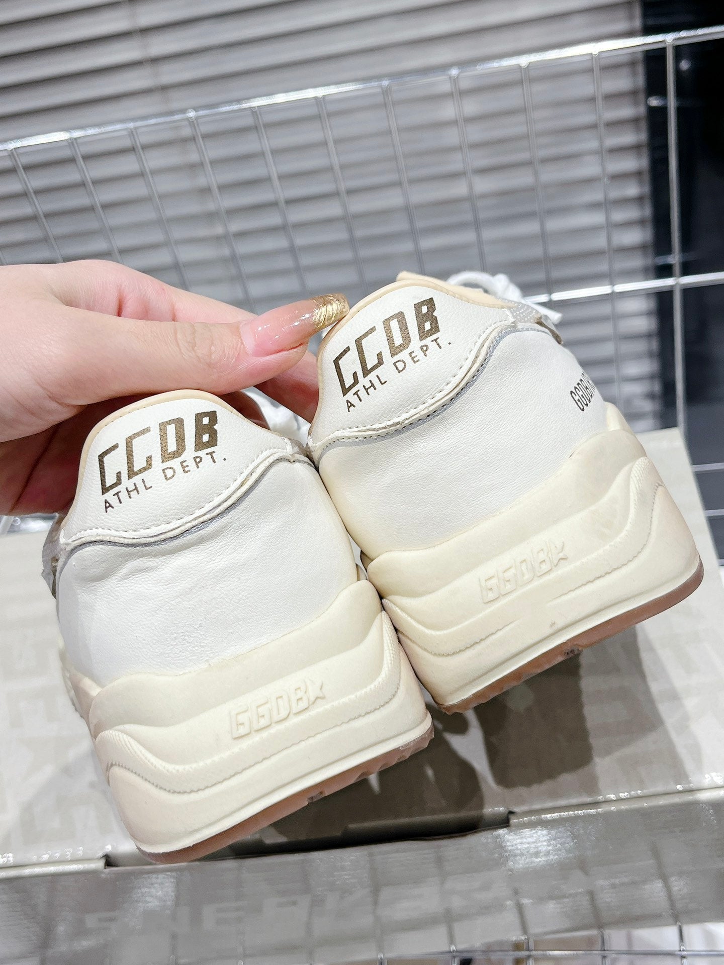 Golden Goose Deluxe G54 Pantofi sport - prezentare produs