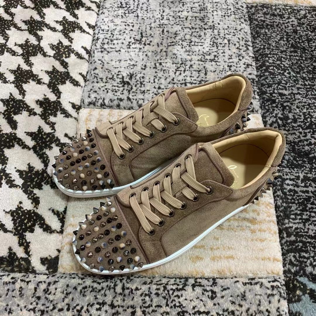 Christian Louboutin Maro Velvet Spikes Low - prezentare produs