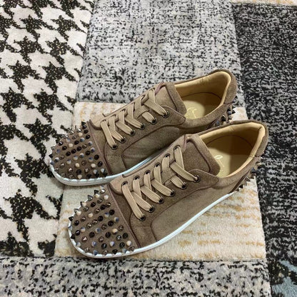 Christian Louboutin Maro Velvet Spikes Low - prezentare produs