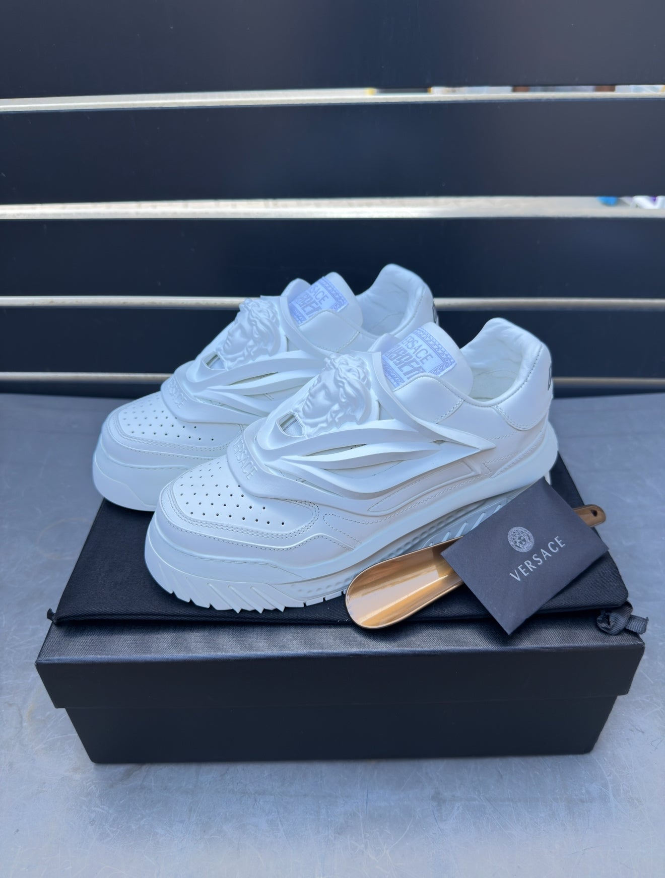 Versace Odissea Alb L - prezentare produs