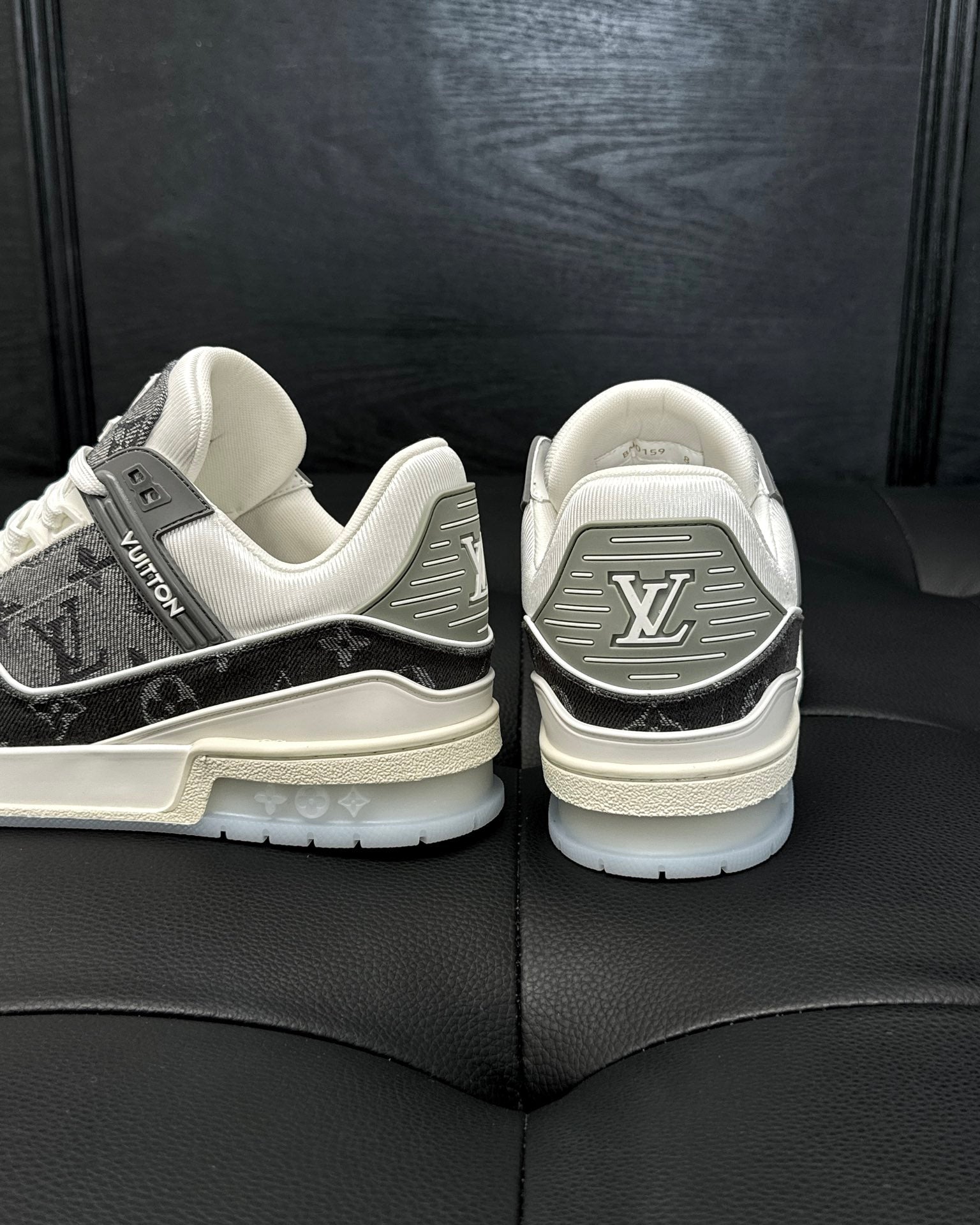 Louis Vuitton LV 600a Gri Pattern Pantofi sport - prezentare produs