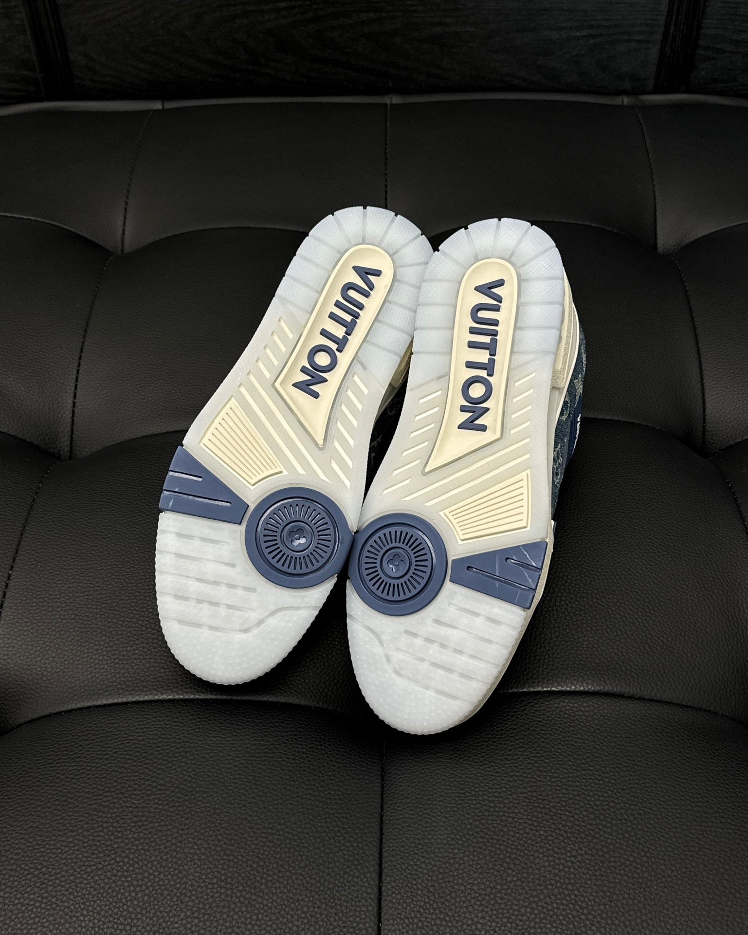 Louis Vuitton LV 600a Denim Pattern - prezentare produs