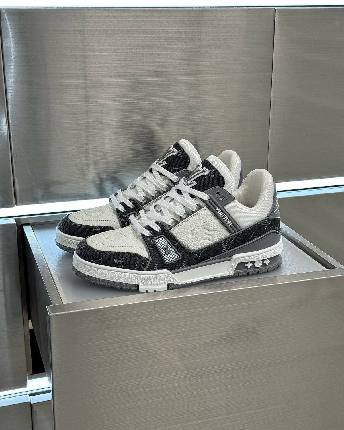 Louis Vuitton LV 600a Light Gri Pattern Pantofi sport - prezentare produs