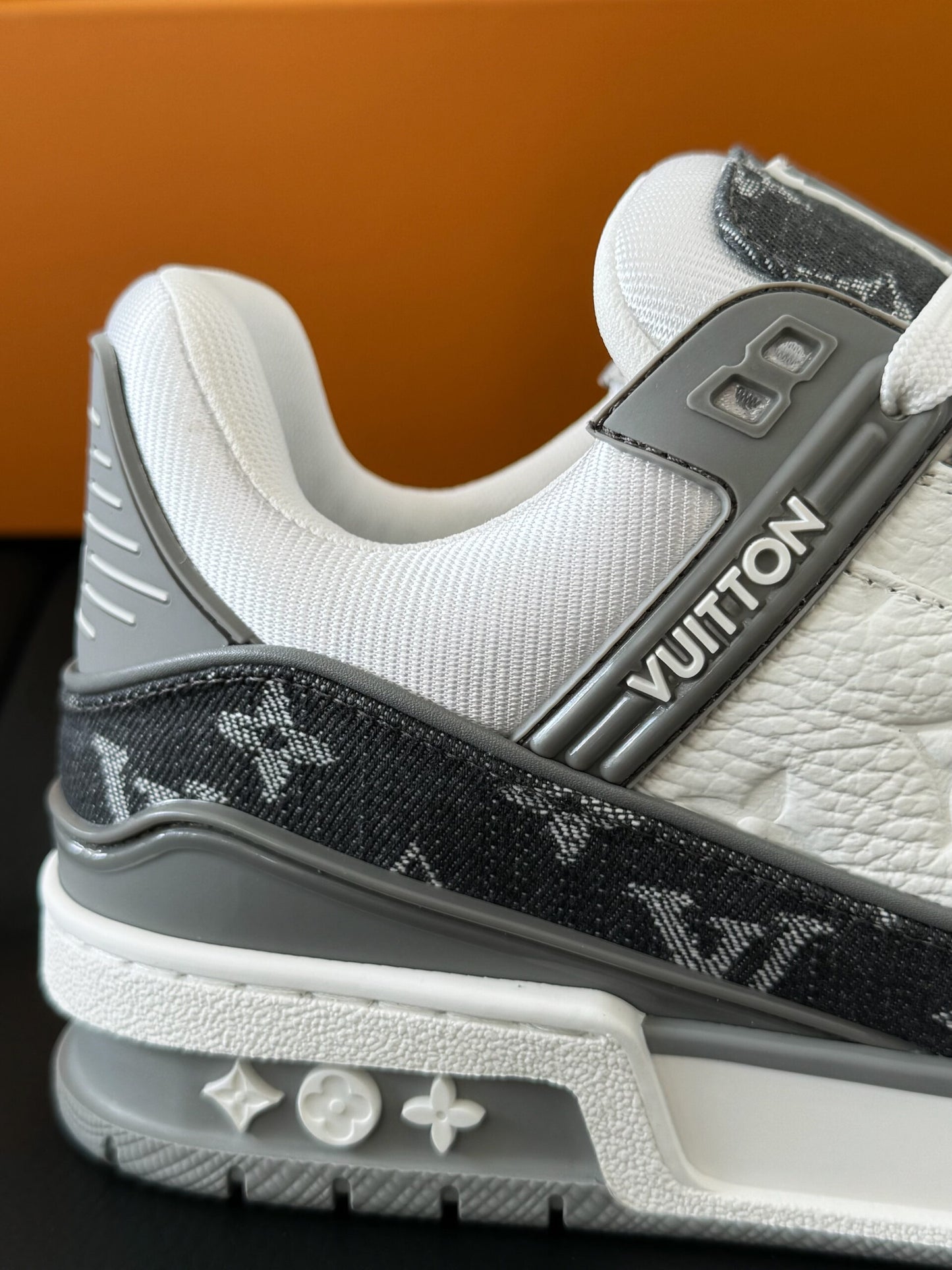 Louis Vuitton LV 600a Light Gri Pattern Pantofi sport - prezentare produs