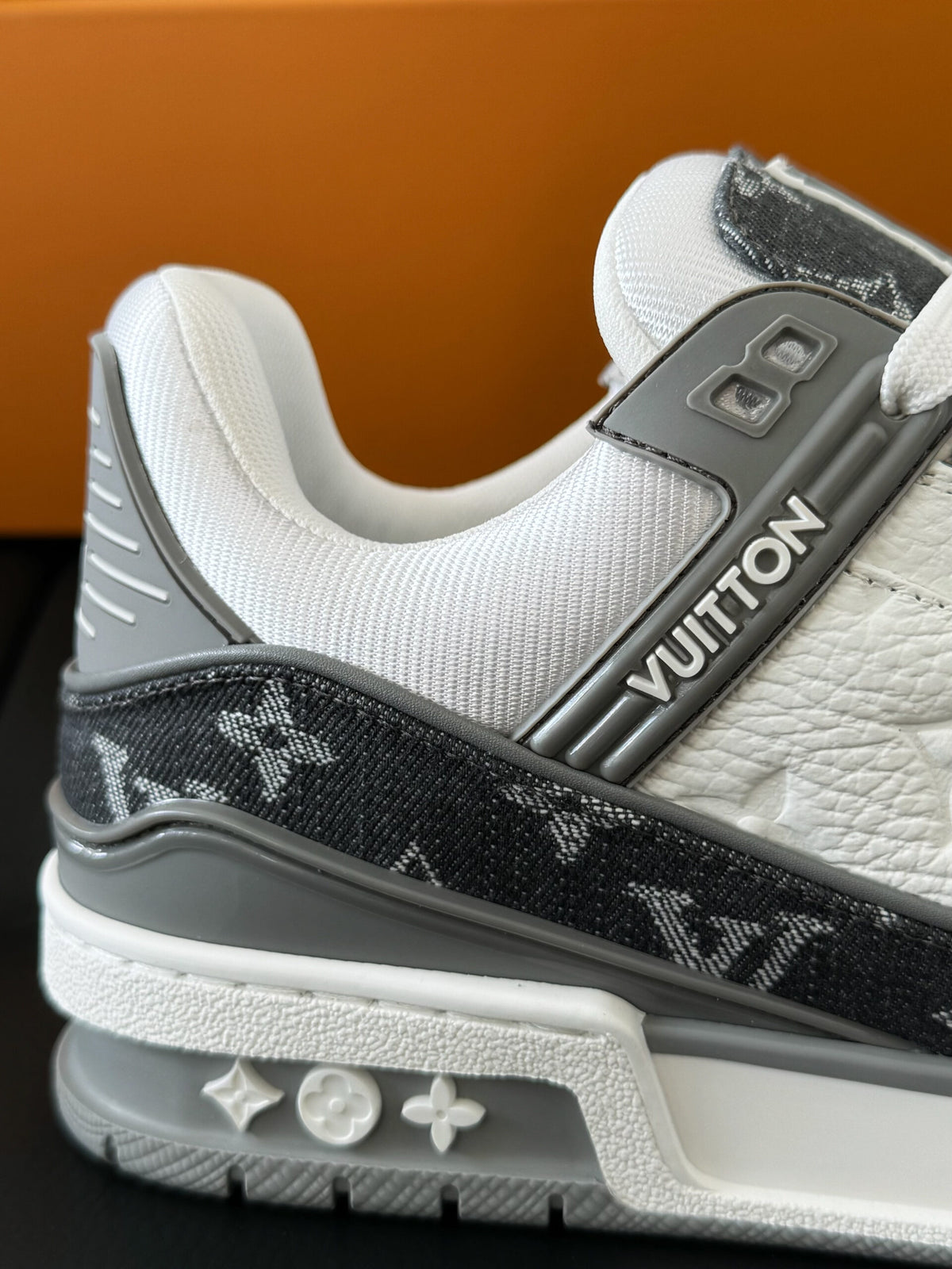 Louis Vuitton LV 600a Light Gri Pattern Pantofi sport - prezentare produs