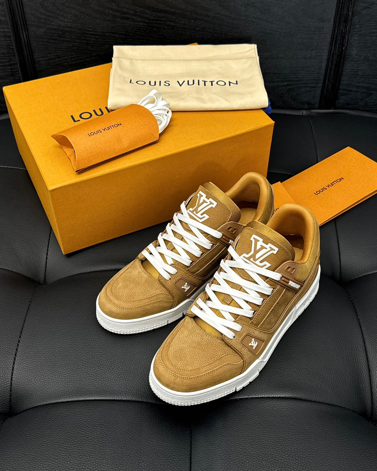 Louis Vuitton LV 600a Maro - prezentare produs