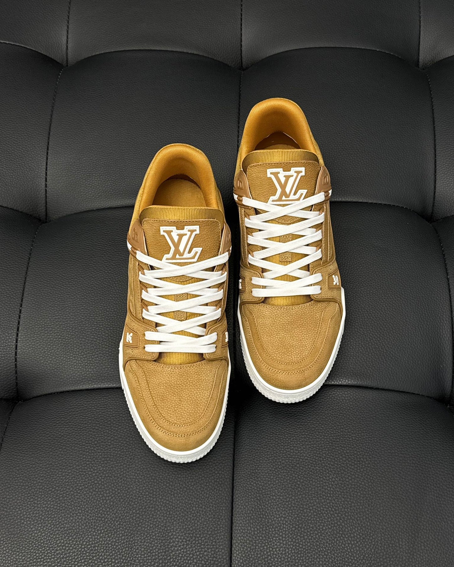 Louis Vuitton LV 600a Maro - prezentare produs