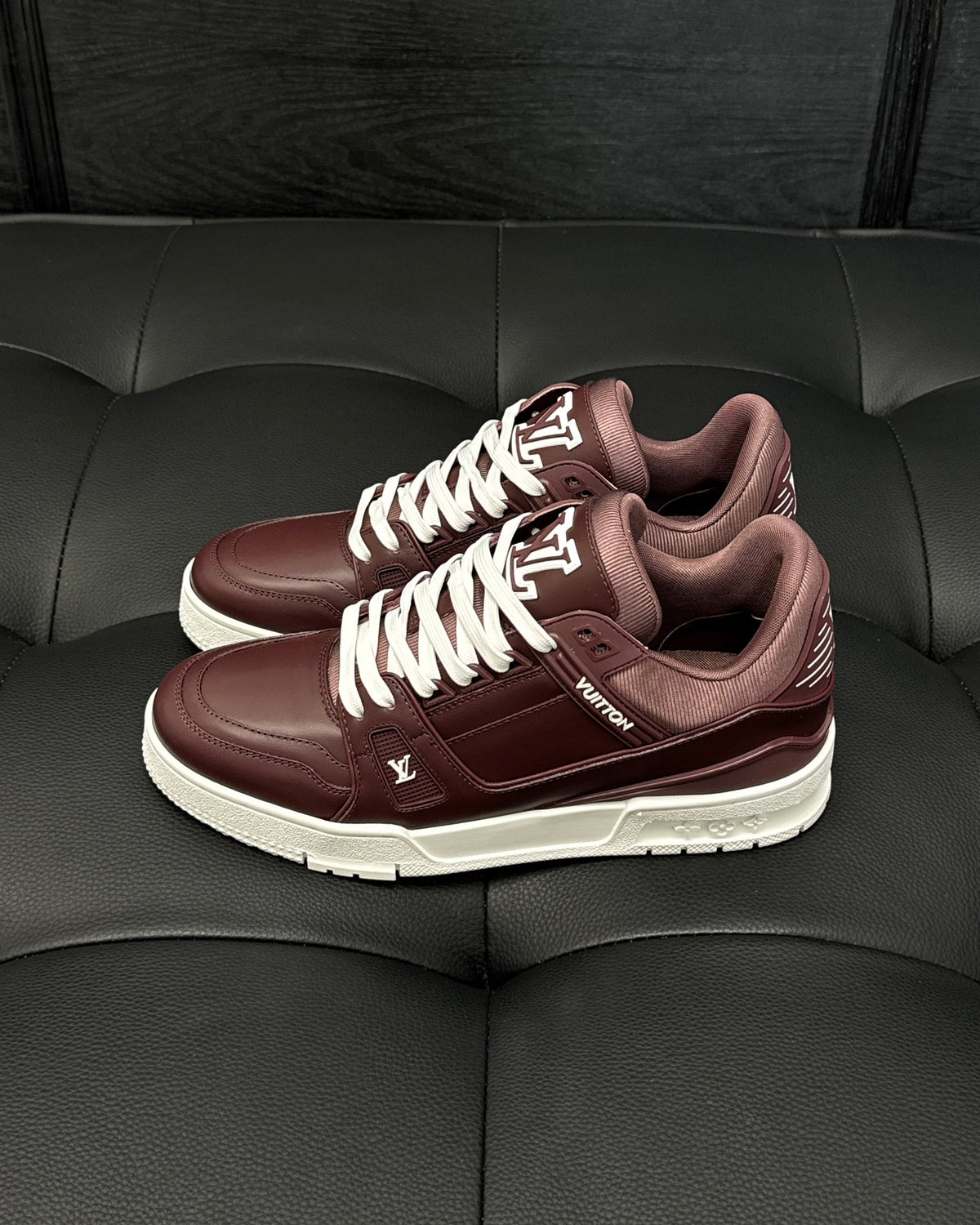 Louis Vuitton LV 600a Bordo Pantofi sport - prezentare produs
