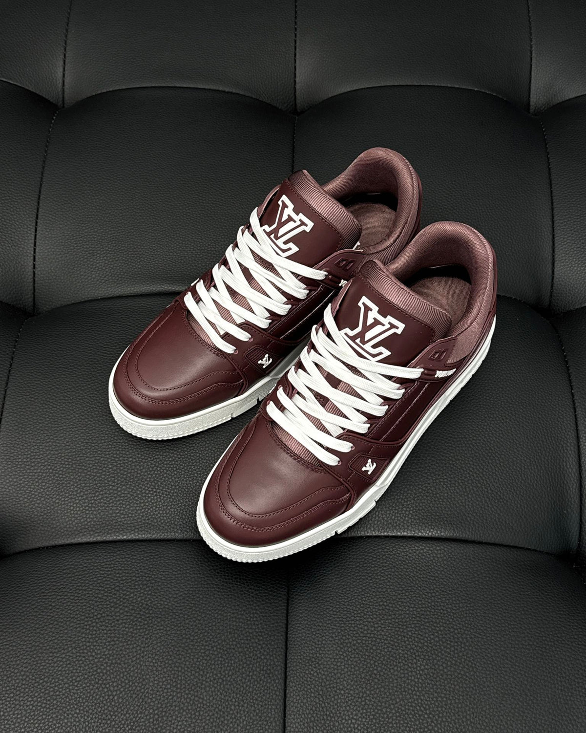 Louis Vuitton LV 600a Bordo - prezentare produs