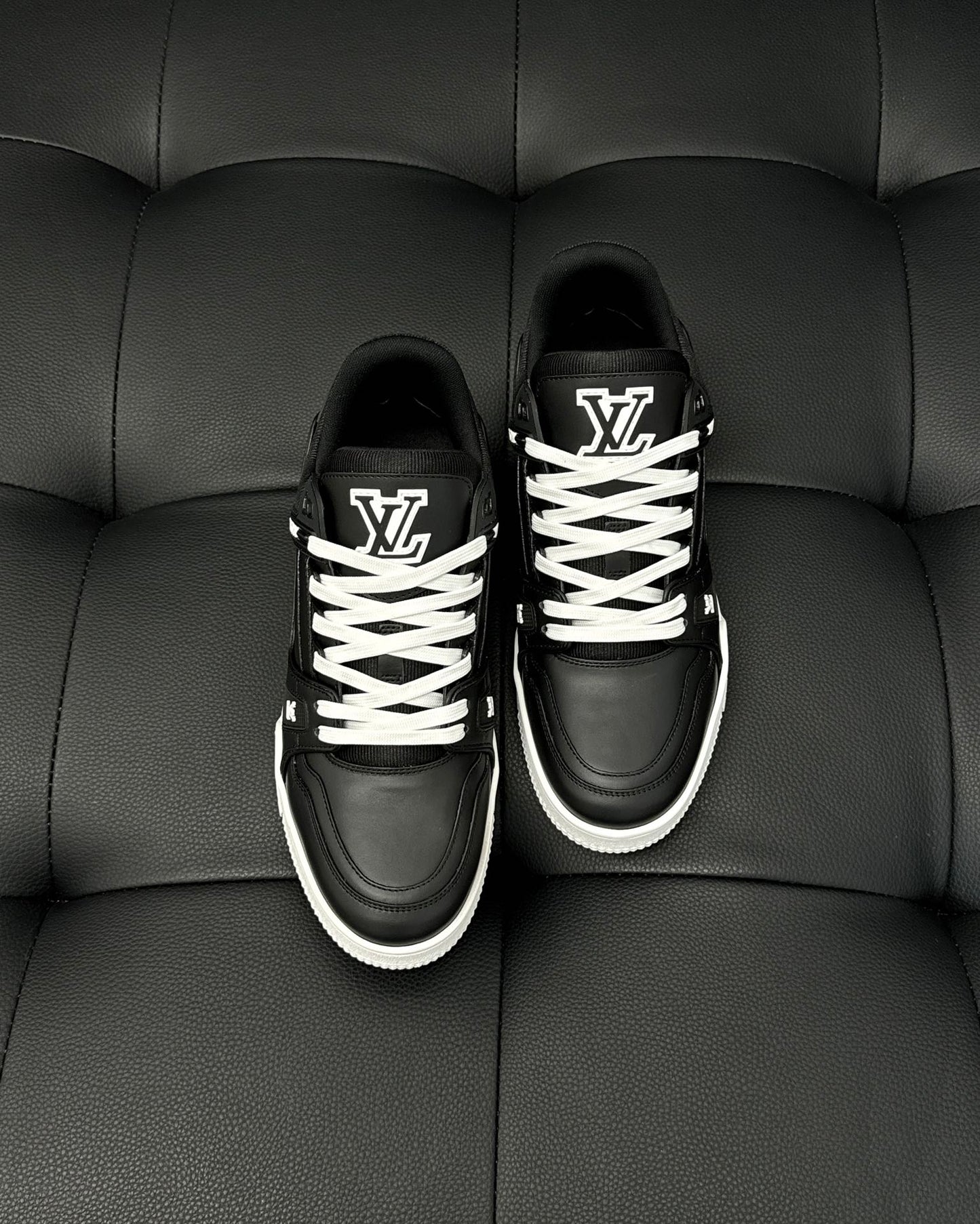 Louis Vuitton LV 600a Negru - prezentare produs