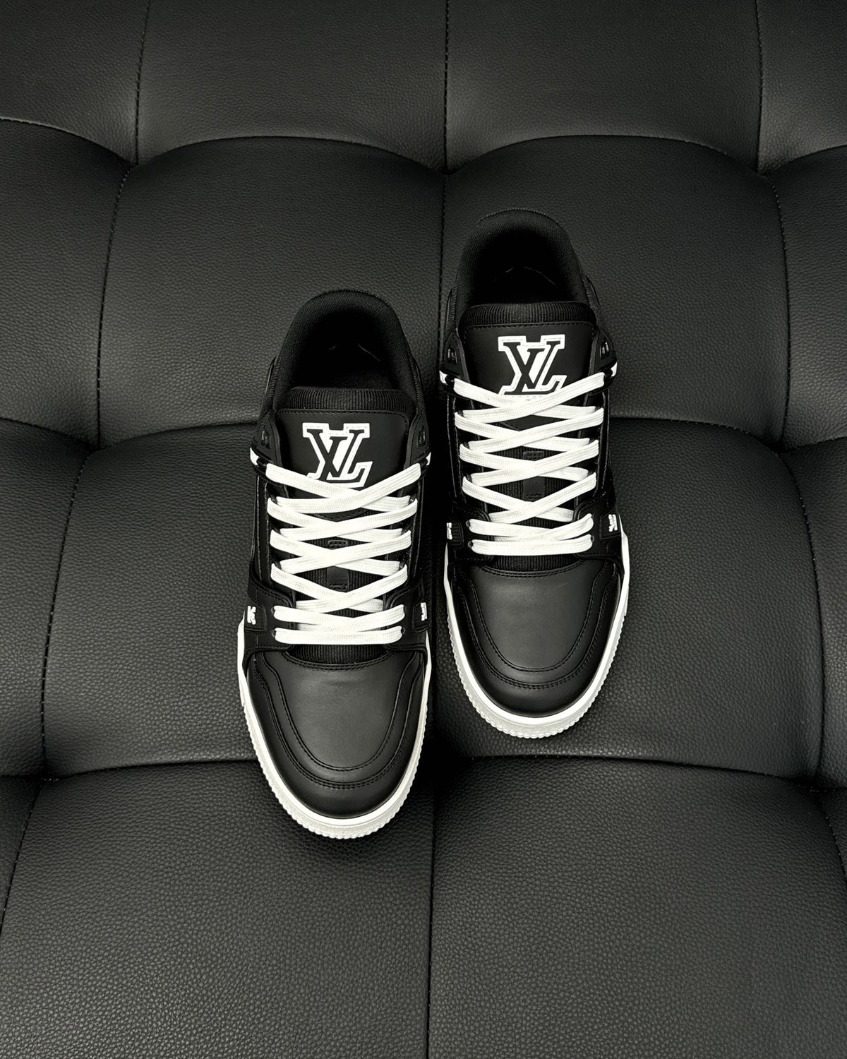 Louis Vuitton LV 600a Negru - prezentare produs