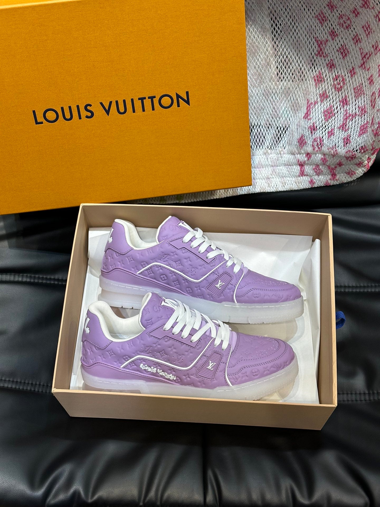 Louis Vuitton LV 600a Violet - prezentare produs