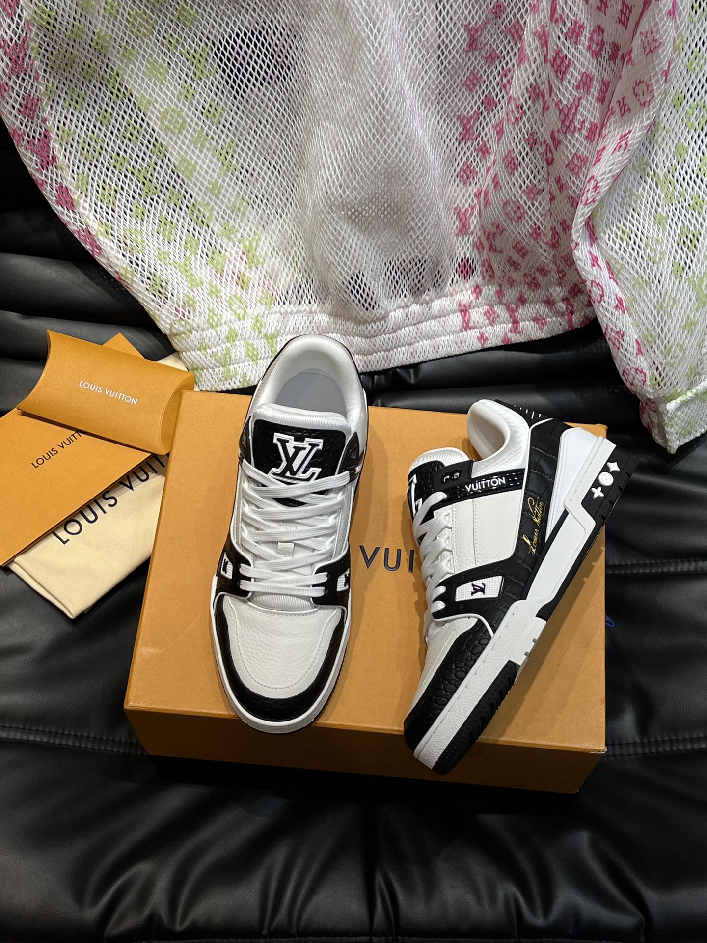 Louis Vuitton LV 600a Negru Alb Pantofi sport - prezentare produs