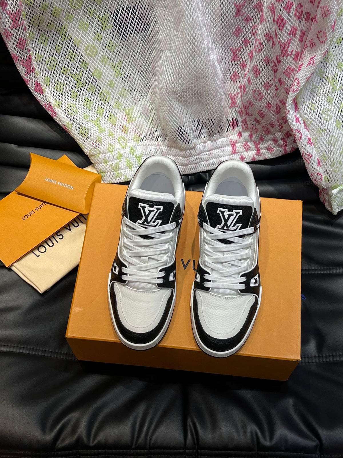 Louis Vuitton LV 600a Negru Alb Pantofi sport - prezentare produs