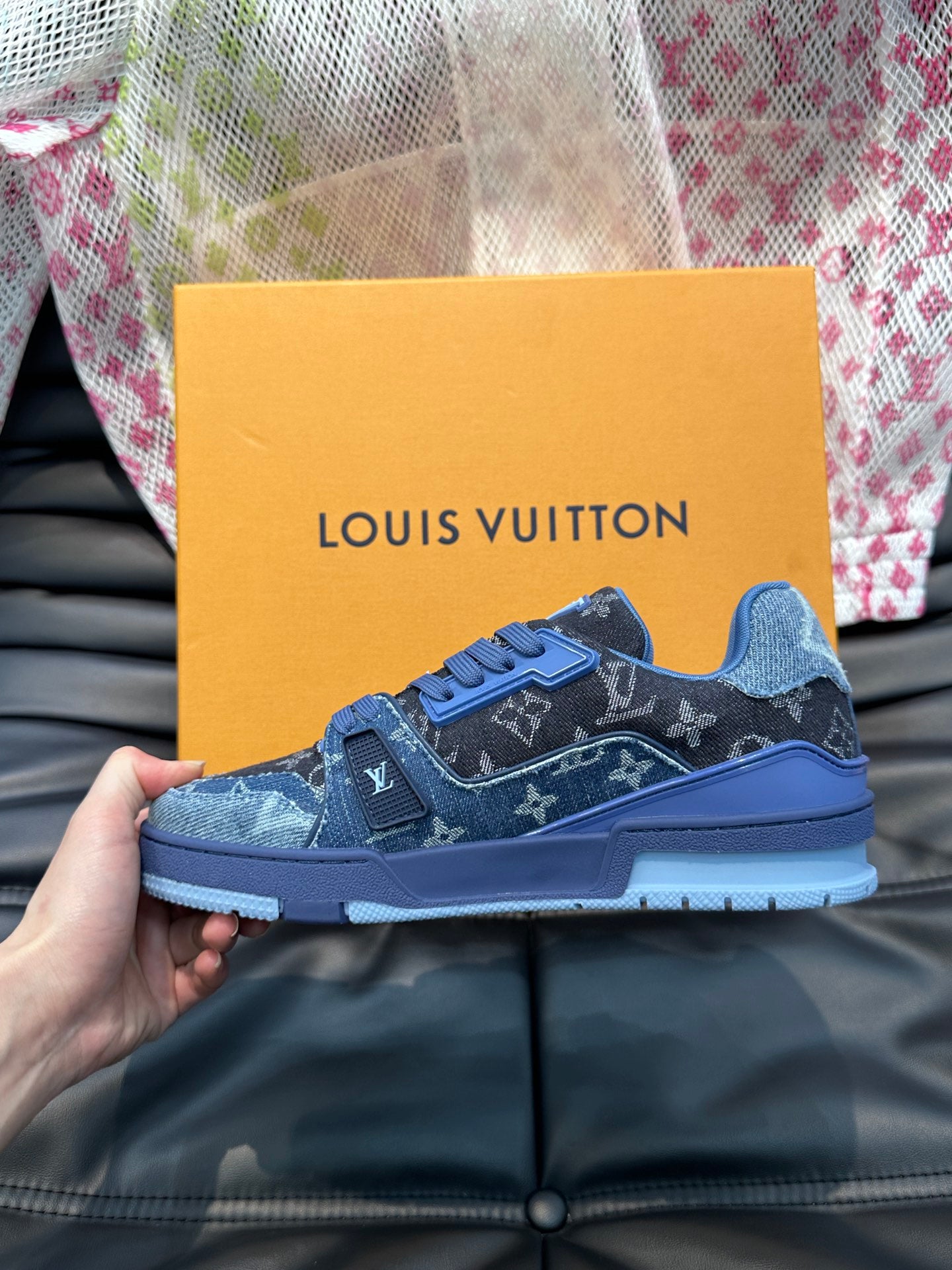 Louis Vuitton LV 600a Albastru Pattern - prezentare produs