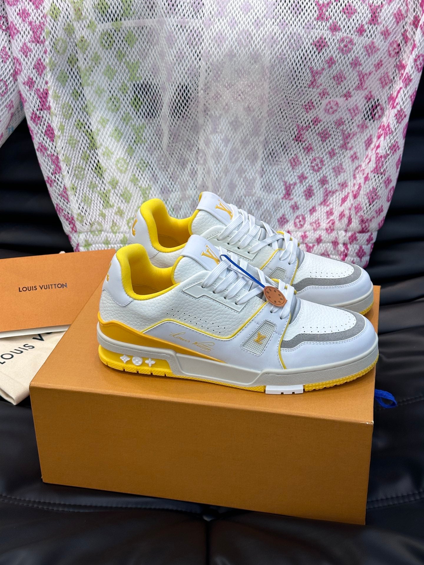 Louis Vuitton LV 600a Galben Alb - prezentare produs