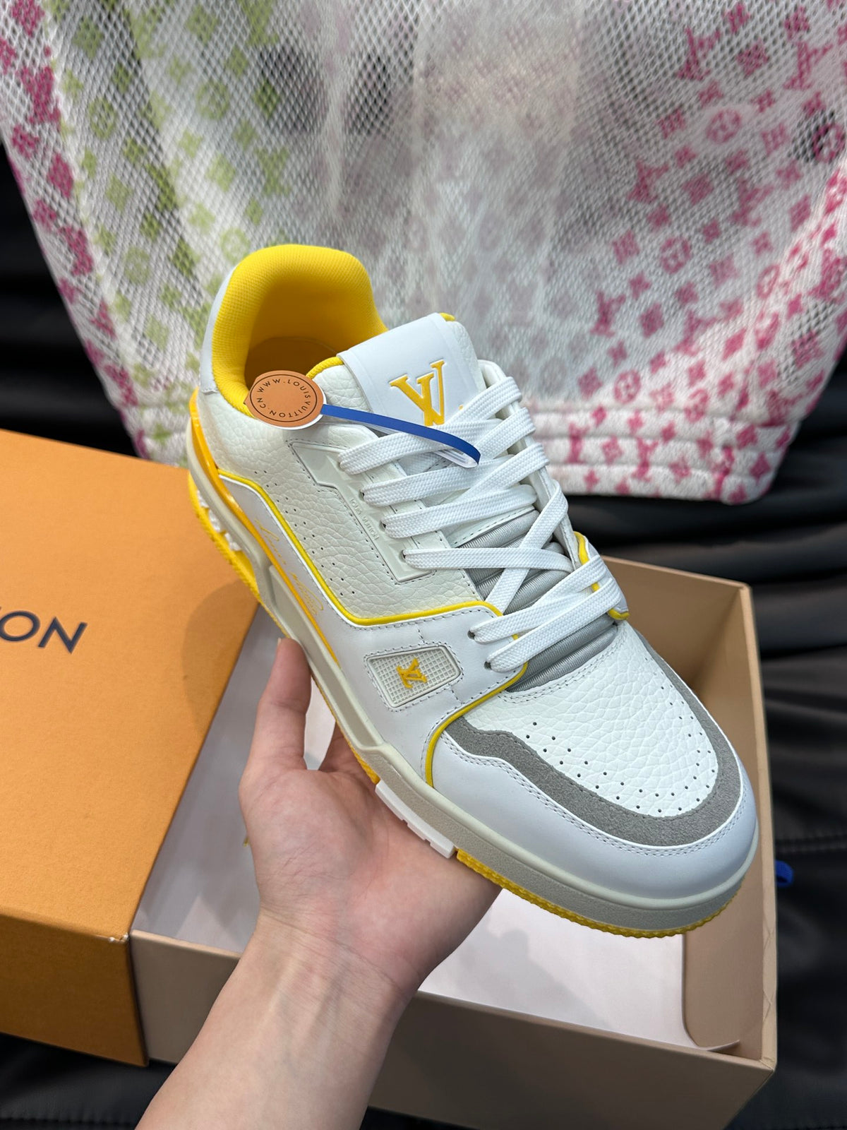 Louis Vuitton LV 600a Galben Alb - prezentare produs