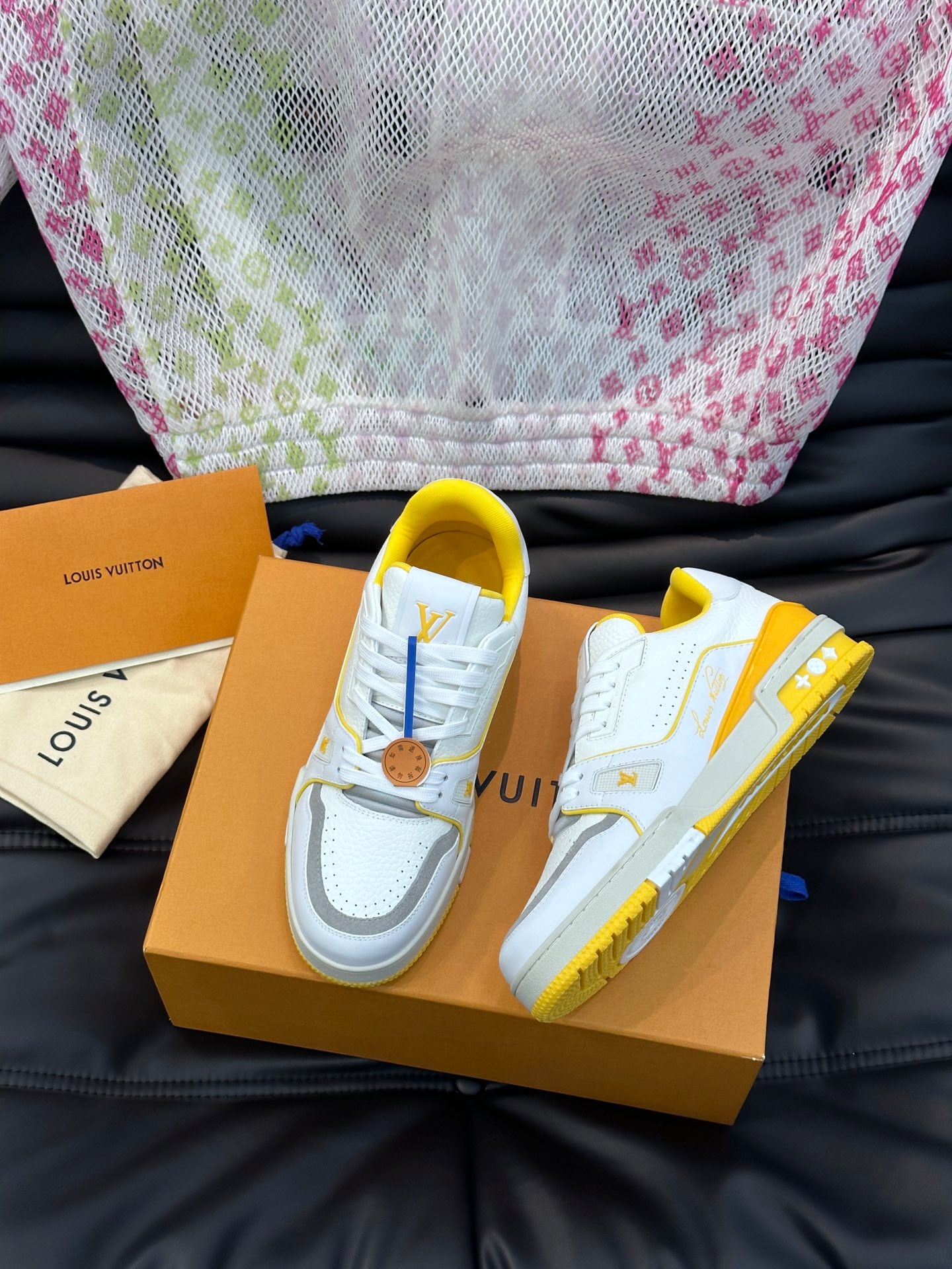 Louis Vuitton LV 600a Galben Alb - prezentare produs