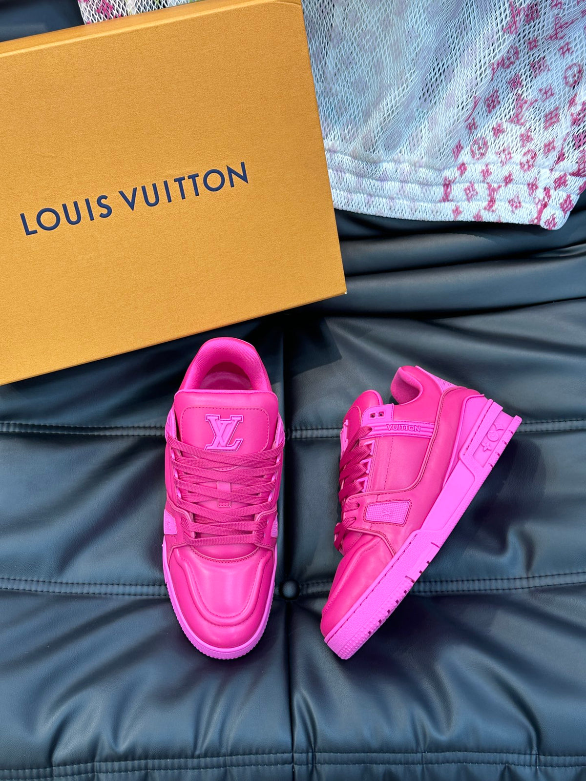 Louis Vuitton LV 600a Roz - prezentare produs