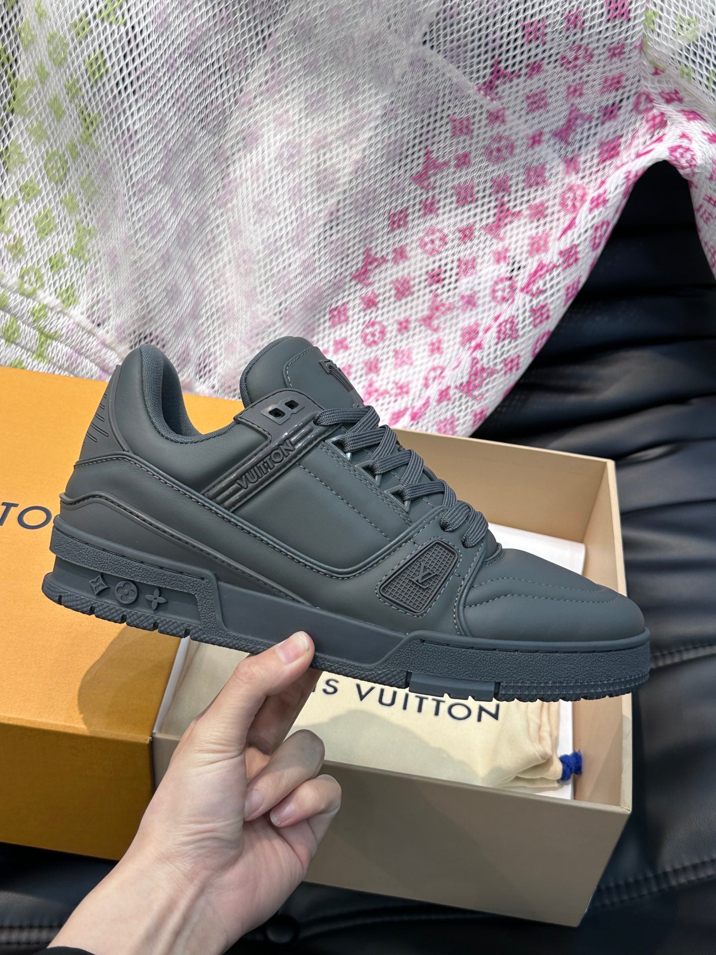 Louis Vuitton LV 600a Gri Pantofi sport - prezentare produs