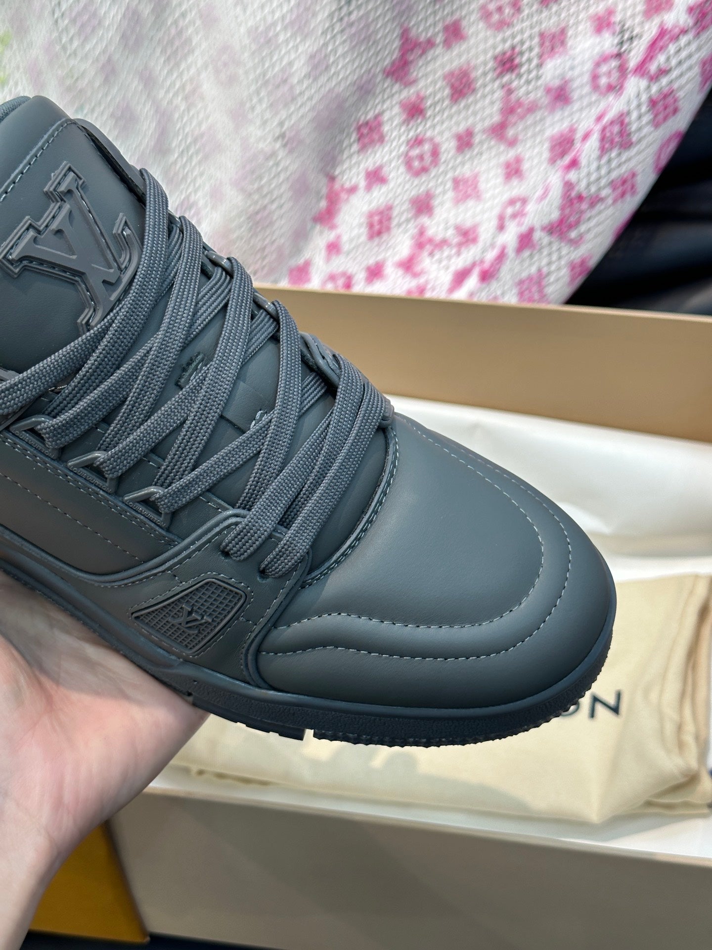 Louis Vuitton LV 600a Gri Pantofi sport - prezentare produs