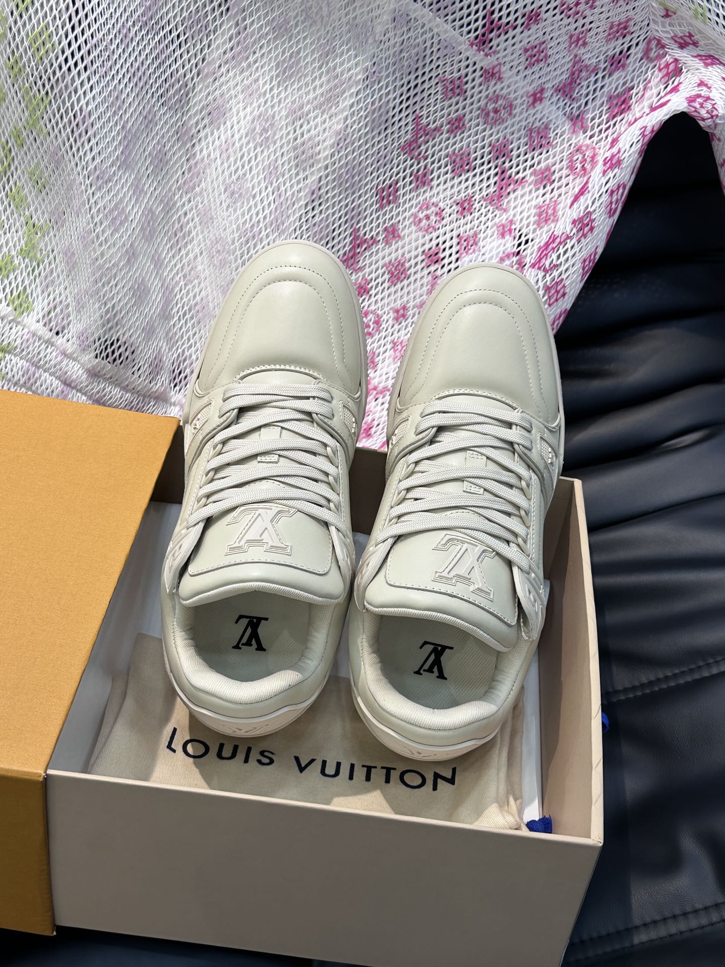 Louis Vuitton LV 600a Crem Pantofi sport - prezentare produs