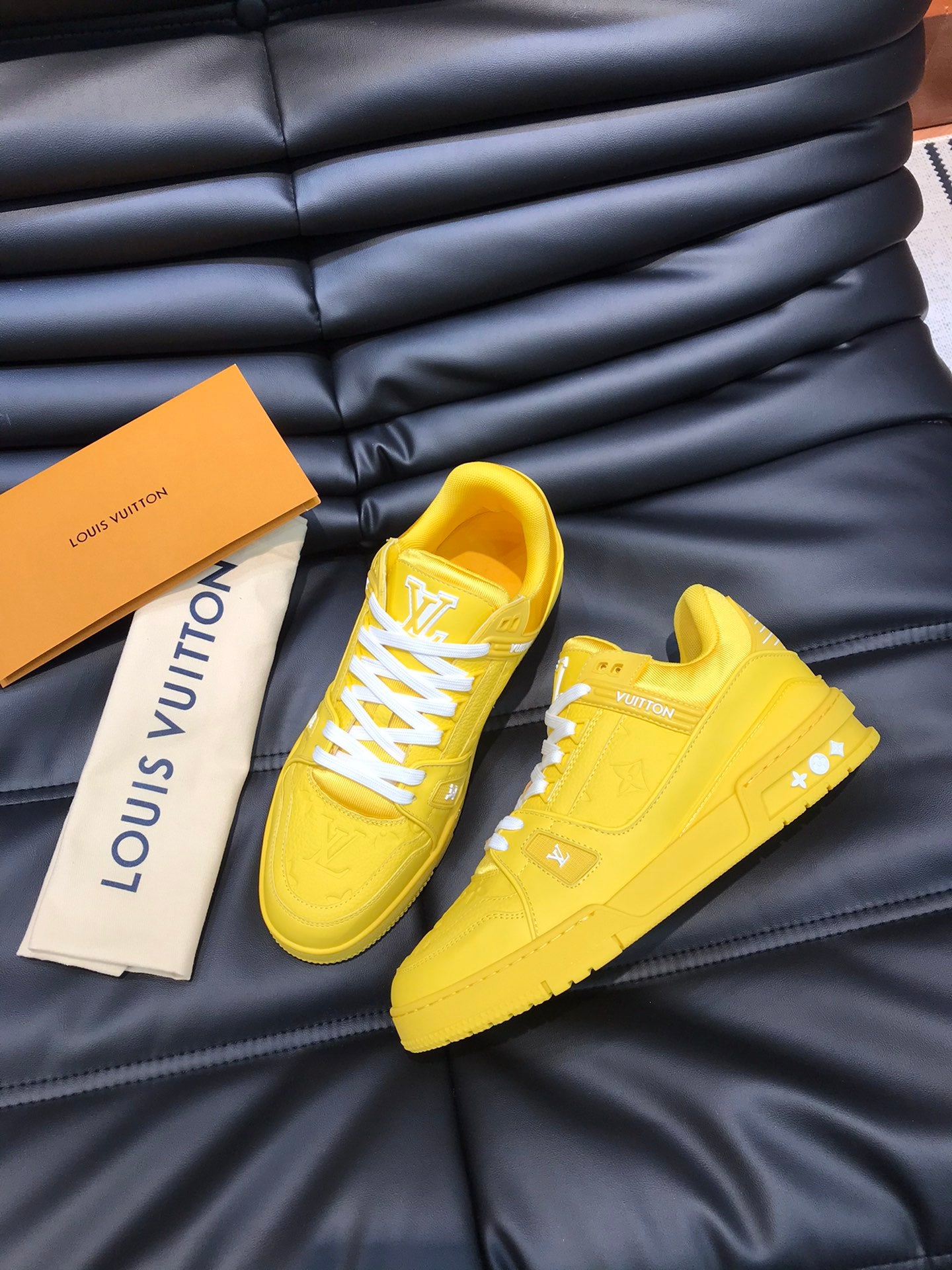 Louis Vuitton LV 600a Galben - prezentare produs
