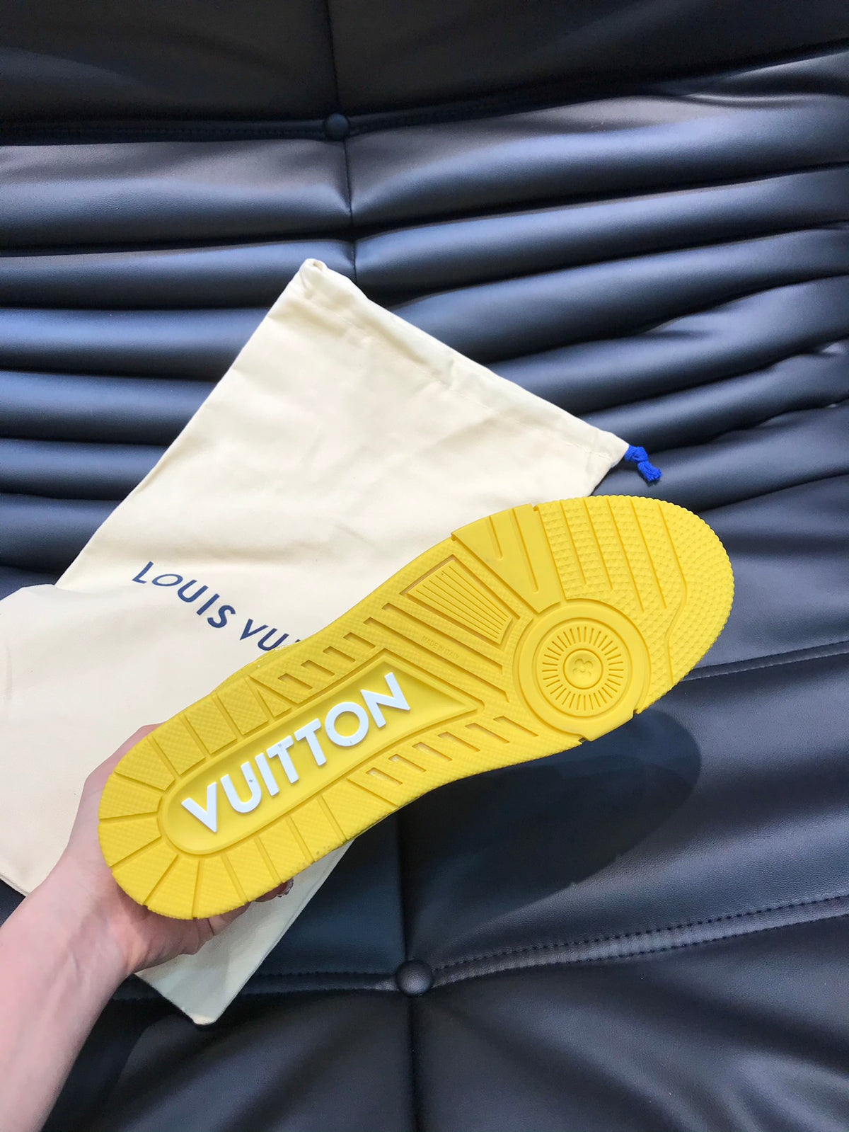 Louis Vuitton LV 600a Galben - prezentare produs