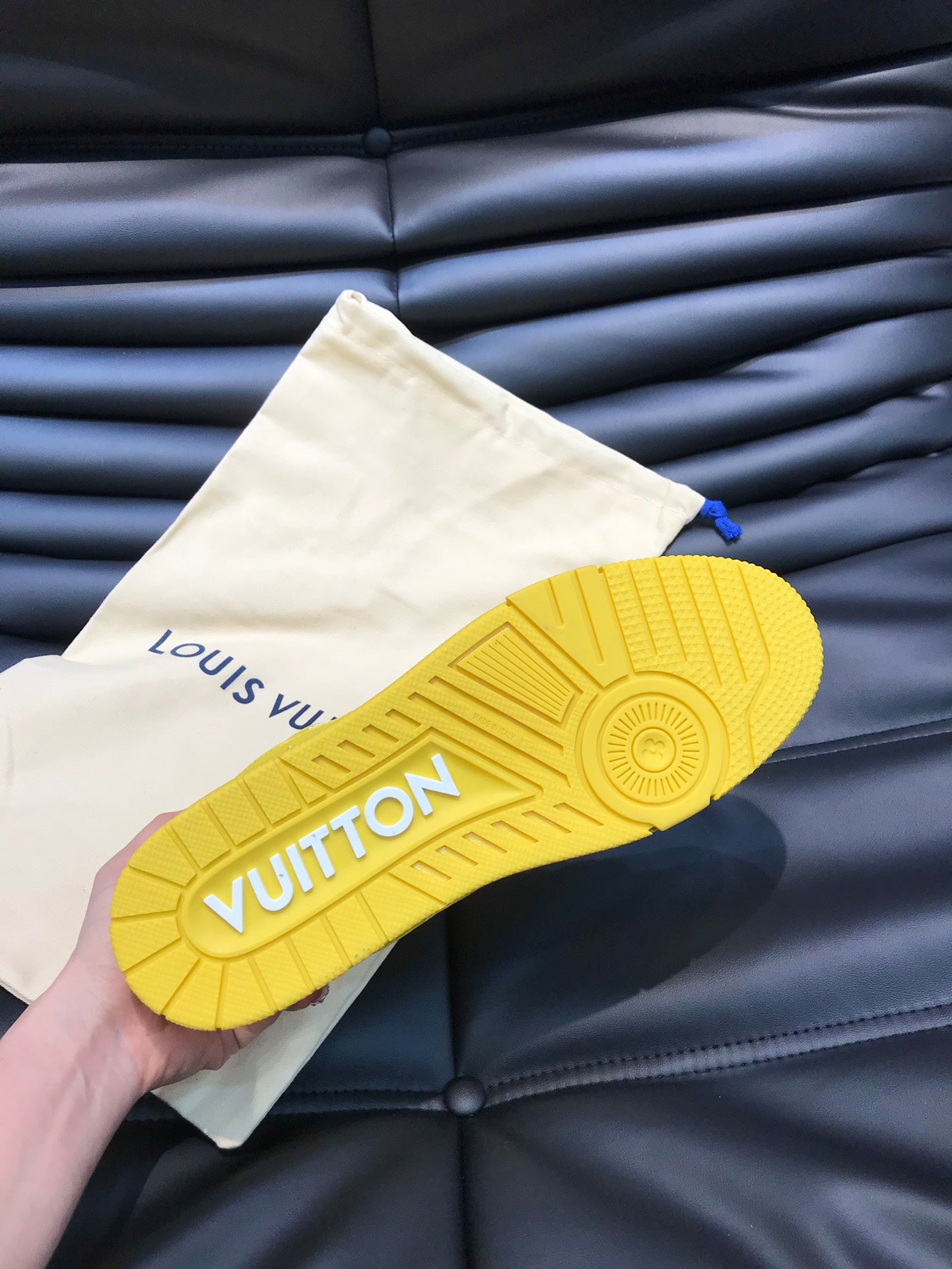 Louis Vuitton LV 600a Galben - prezentare produs