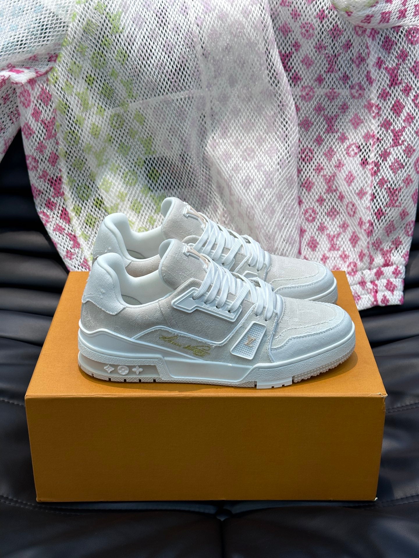 Louis Vuitton LV 600a Crem Pânză - prezentare produs