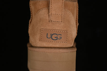 UGG Dakota 8cm - prezentare produs