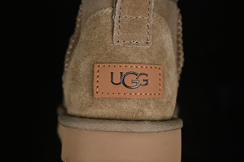 UGG Clasic Mini Maro - prezentare produs