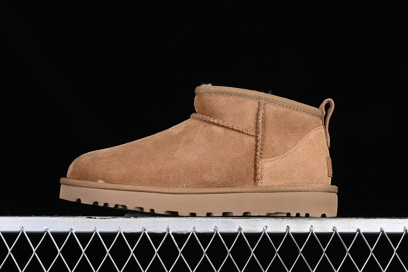 UGG Clasic Mini Maro - prezentare produs