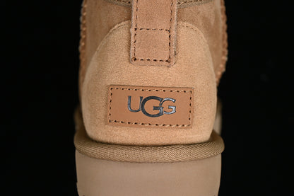 UGG Clasic Mini Maro Ghete - prezentare produs