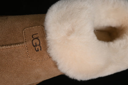 UGG Clasic Short Ghete - prezentare produs