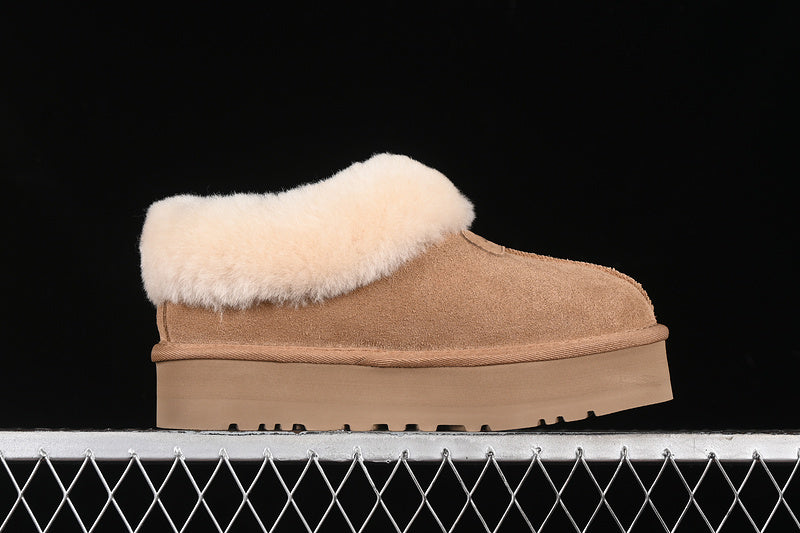 UGG Clasic Short Ghete - prezentare produs