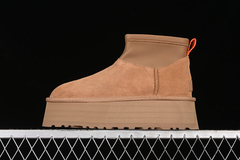 UGG Dakota 8cm - prezentare produs