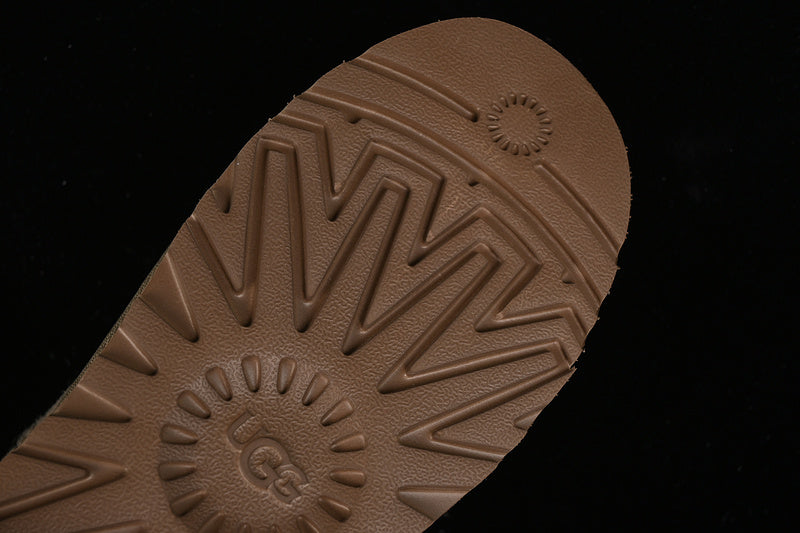 UGG Clasic Light Maro Ghete - prezentare produs